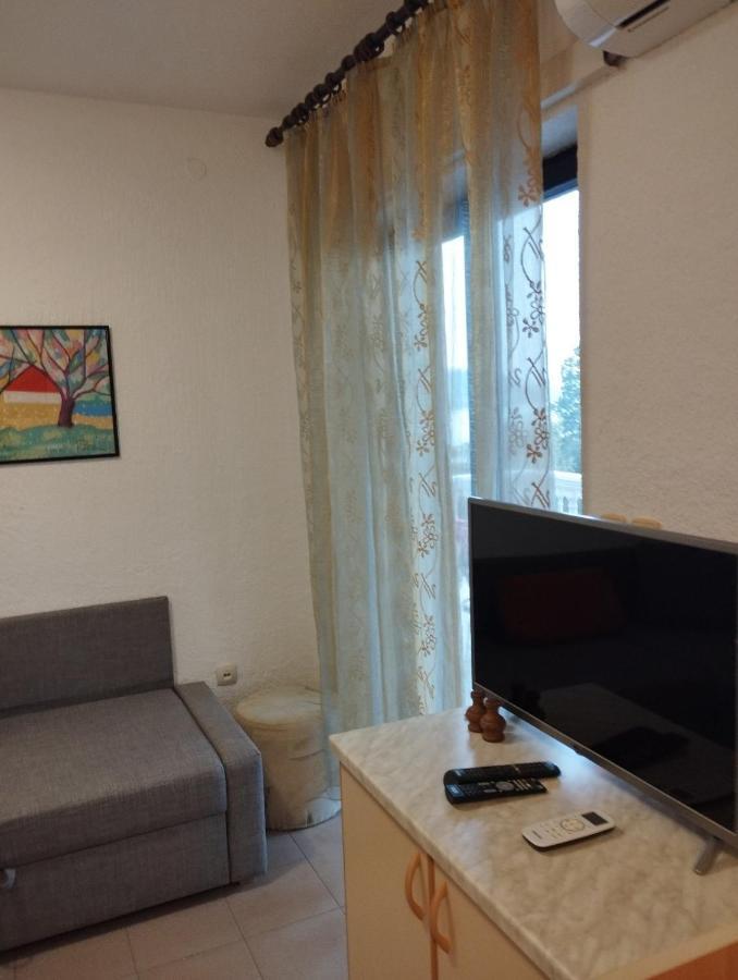 Apartments Vila Lavanda Omišalj Buitenkant foto