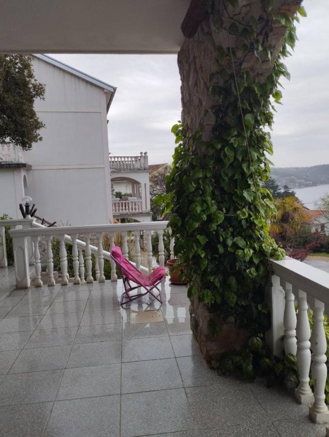 Apartments Vila Lavanda Omišalj Buitenkant foto