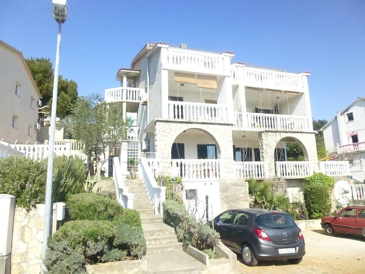 Apartments Vila Lavanda Omišalj Buitenkant foto