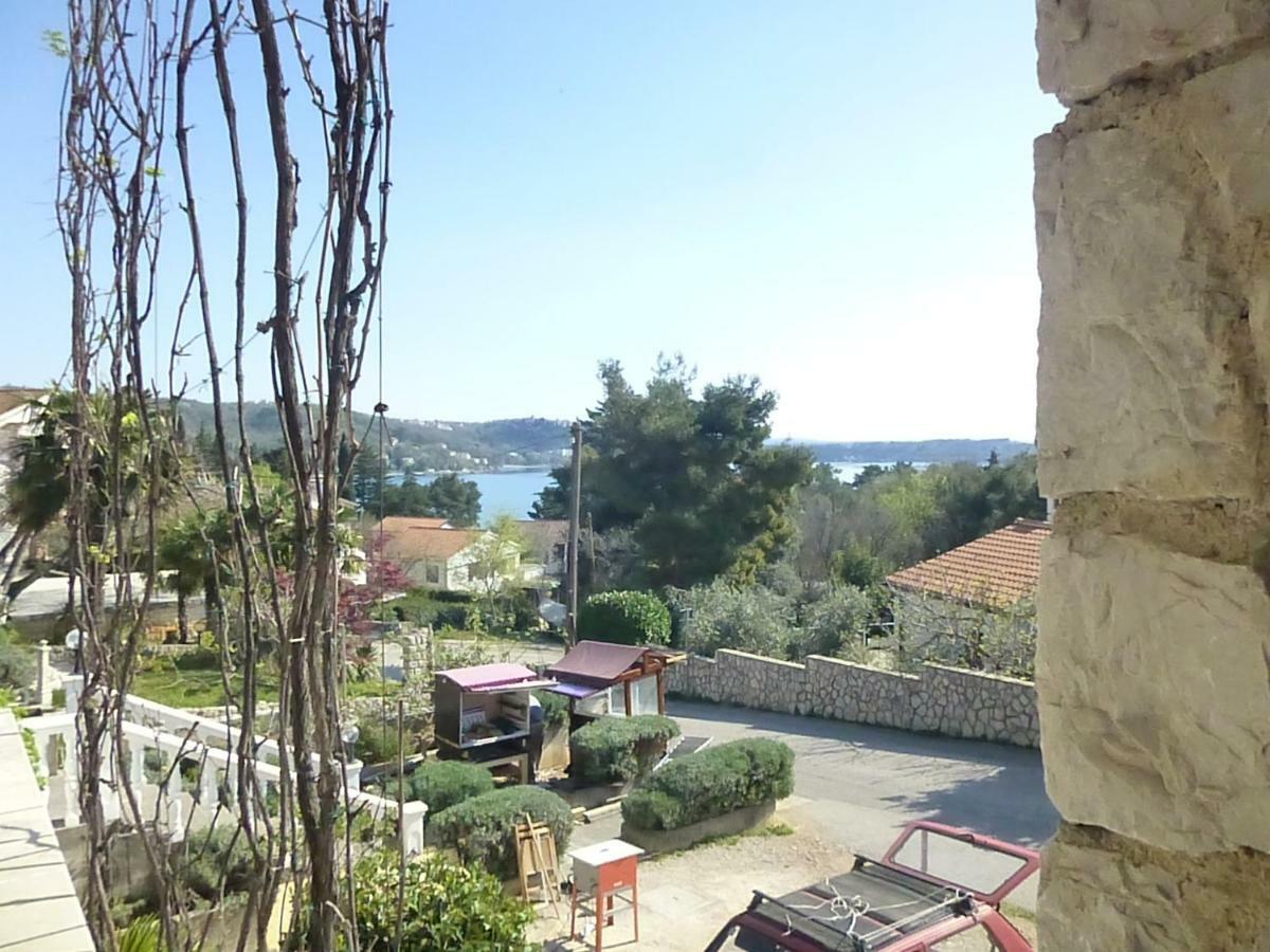 Apartments Vila Lavanda Omišalj Buitenkant foto