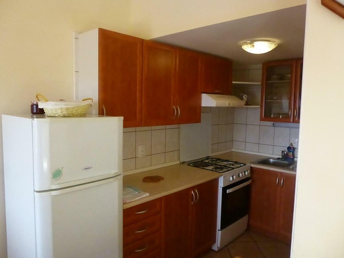Apartments Vila Lavanda Omišalj Buitenkant foto