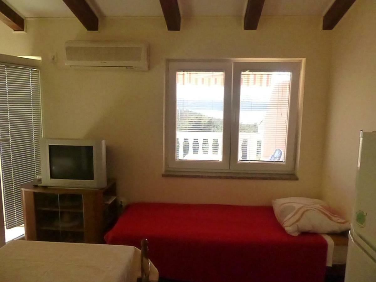 Apartments Vila Lavanda Omišalj Buitenkant foto