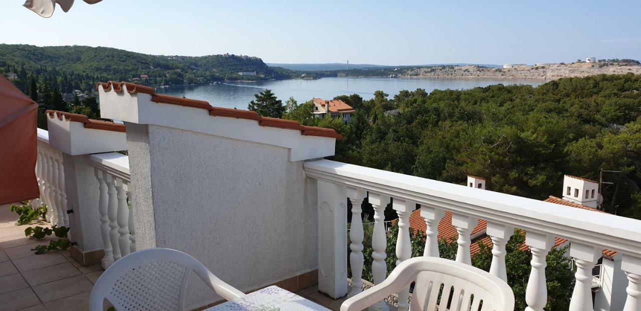 Apartments Vila Lavanda Omišalj Buitenkant foto